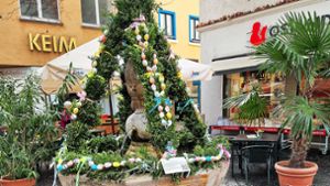 Ostern in Cannstatt: Der Erbsenbrunnen hat seinen Osterschmuck zurück